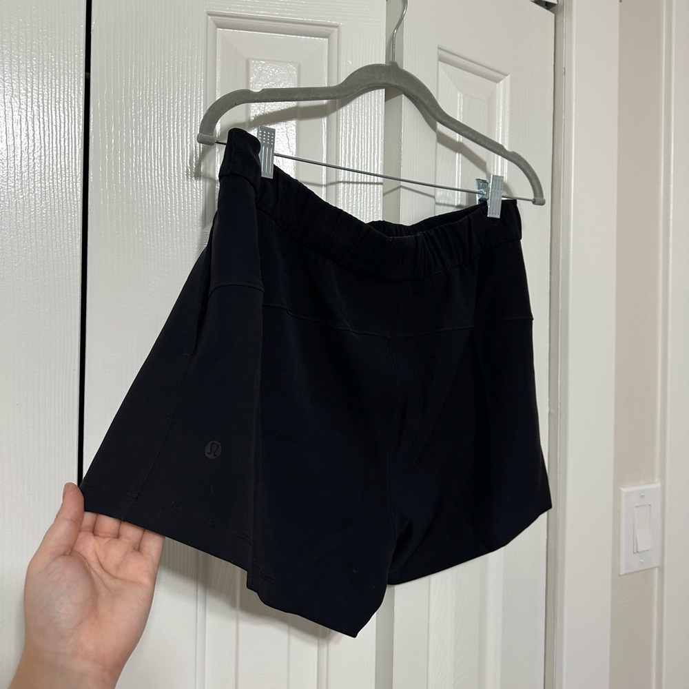 “On the fly” black lululemon shorts